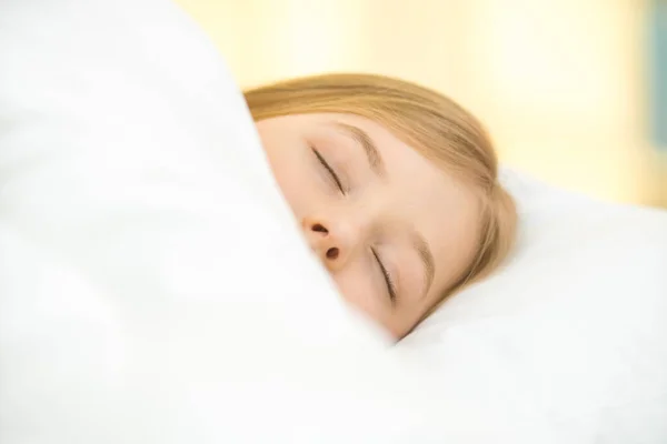 Pretty Face Young Girl Pillow — Stockfoto