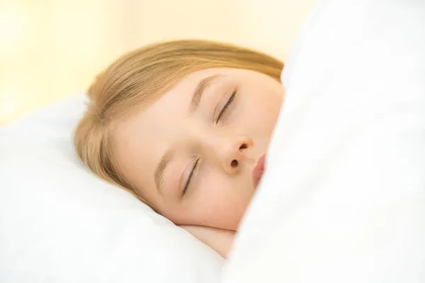 Pretty Face Young Girl Pillow — Stockfoto