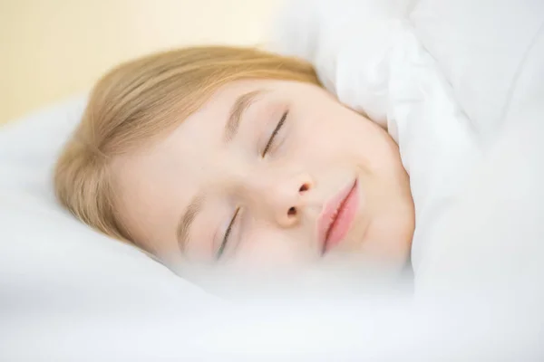 Beautiful Face Young Girl Pillow — Stockfoto