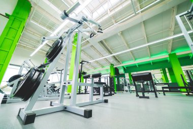 Modern spor kulübünün iç mimarisi.