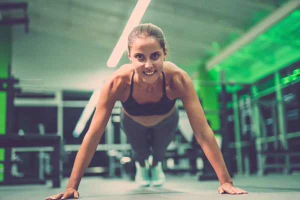 Happy Sportswoman Doing Push Exercise Gym — Stock Photo, Image