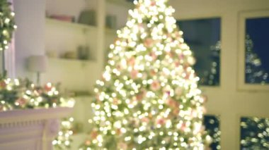 Odadaki güzel noel ağacı