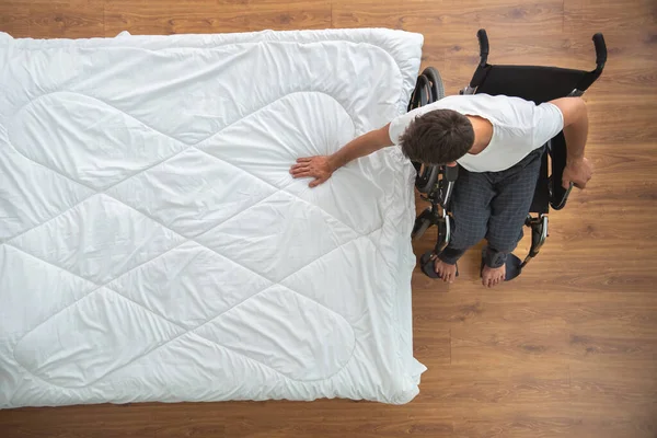 Homme Handicapé Assis Sur Fauteuil Roulant Vue Haut — Photo