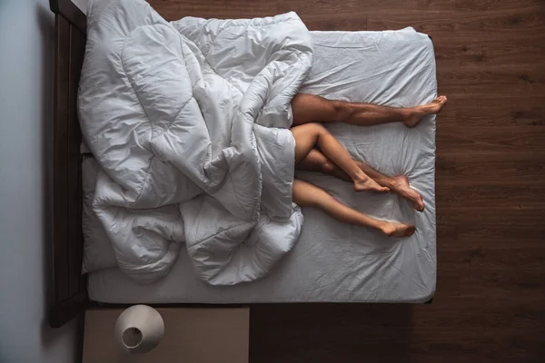 Man Woman Laying Duvet View — Stock Photo, Image