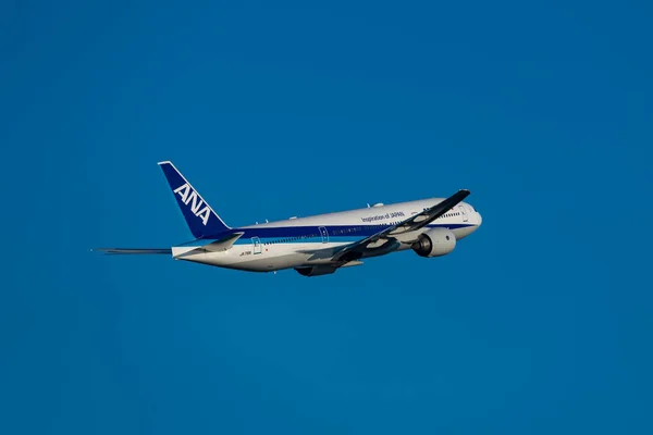 Tokyo Japão Feb 2019 Boeing 777 200 Tripleseven Decolando Aeroporto — Fotografia de Stock