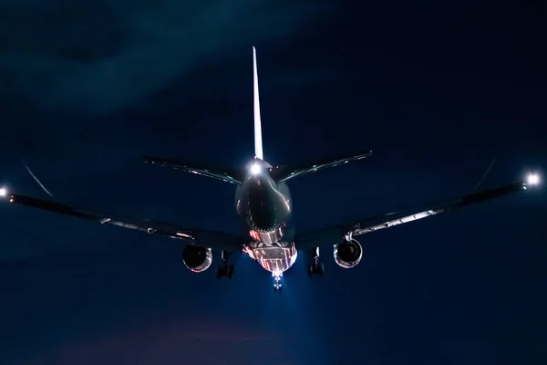 Jet Avión Aterrizaje Escena Noche —  Fotos de Stock