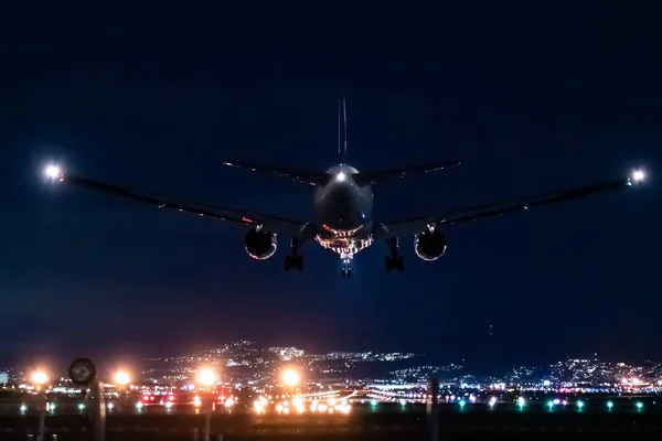 Jet Uçak Iniş Sahne Gece — Stok fotoğraf