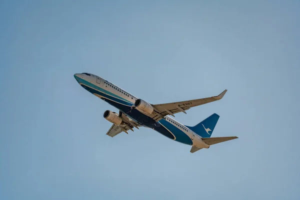 Osaka, Japan - Jan. 4, 2019: Xiamen Airlines Boeing 737-800 taki — Stockfoto