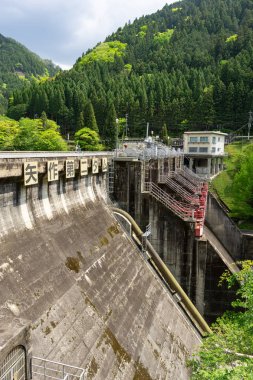 Aichi, Japonya'daki Yahagi İkinci Barajı Manzarası.
