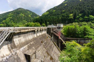 Aichi, Japonya'daki Yahagi İkinci Barajı Manzarası.