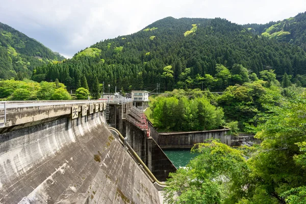 Aichi, Japonya'daki Yahagi İkinci Barajı Manzarası.