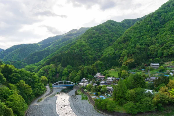 Lanskap Sungai Doushi dan Pegunungan Tanzawa di Kanagawa, Jepang — Stok Foto