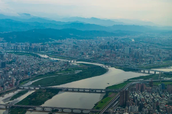 Letecký pohled na Taipei City v Taipei, Tchaj-wan. — Stock fotografie