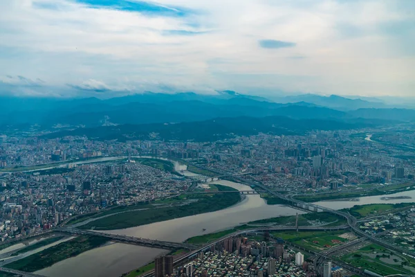 Widok z lotu ptaka Taipei City w Tajpej, Tajwan. — Zdjęcie stockowe