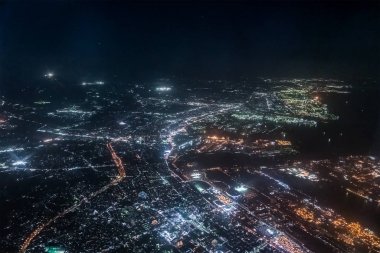 Gece Tokyo Körfezi havadan görünümü