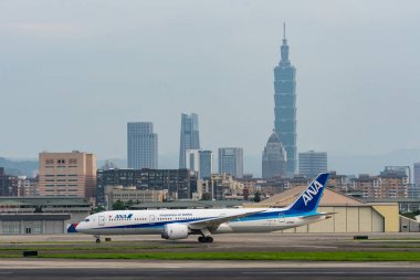 ANA Boeing 787-9 Dreamliner taxing clipart