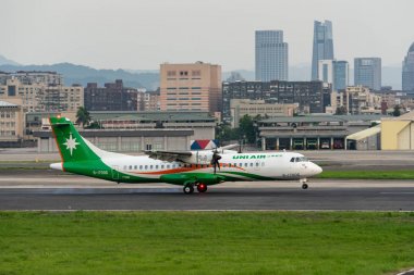 Uni Air ATR ATR-72-600 iniş