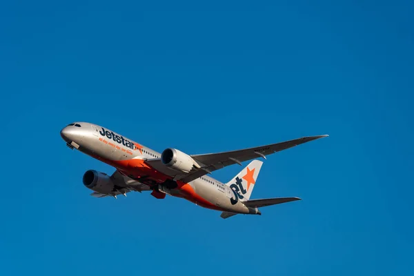 捷星航空波音787-8梦幻客机起飞 免版税图库照片