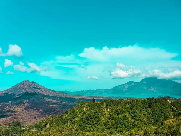 Monte Batur Floresta Tropical Bali Indonésia Com Vulcão Kintamani Atrás — Fotografia de Stock