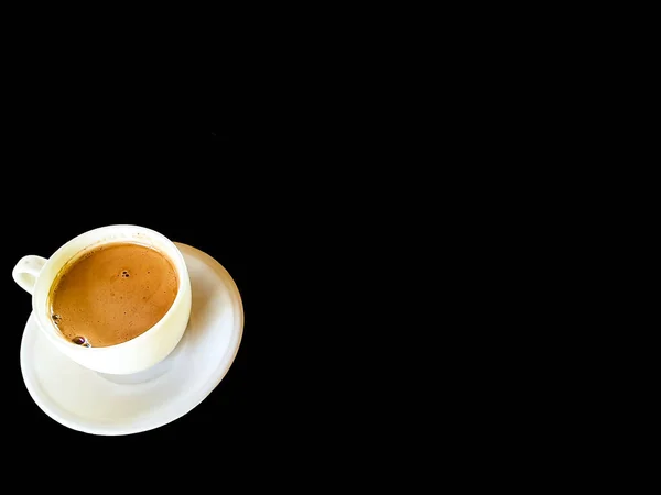 Siyah Arka Planlı Beyaz Bardakta Kapuçino Sütlü Kahve Asya Sabah — Stok fotoğraf