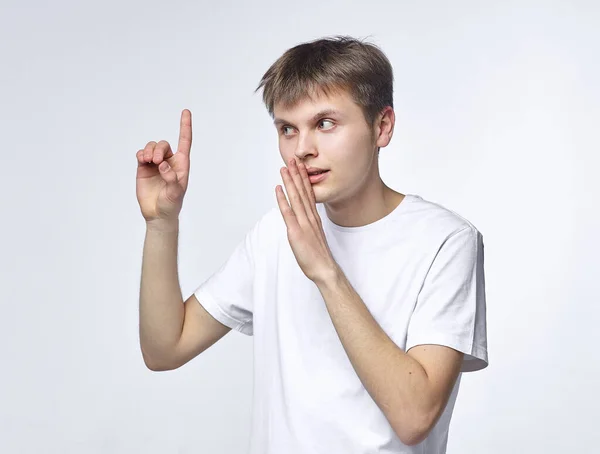 Der Junge Mann Zeigt Verschiedene Emotionen Talentiert Beschreibt Den Inneren — Stockfoto