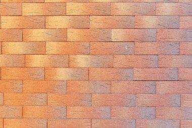 Tuğlayla. açık kırmızı tuğla