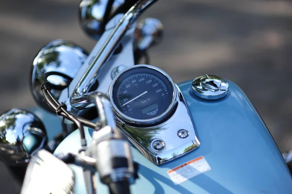 Motorraddetail Mit Benzintank Und Tacho Chrom Motorrad Details Nahaufnahme — Stockfoto