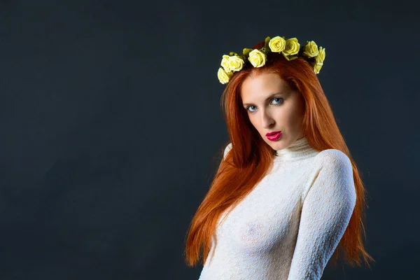 Beautiful Young Woman Long Red Hair Wreath Flowers Dark Background — Stock Photo, Image