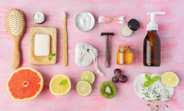 Sıfır atık banyo aksesuarı. Üst görünüm, düzen.