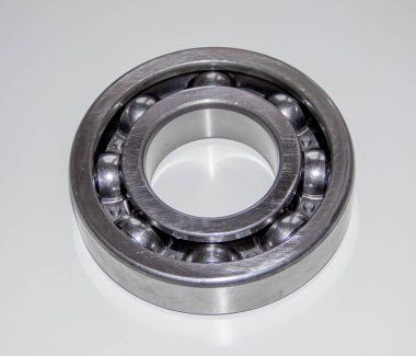 Yeni parlak bir bilye