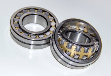 Seçici odaklı iki çift sıra küresel rulo rulo