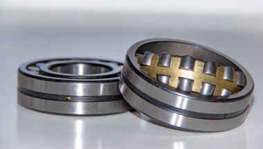 Seçici odaklı iki çift sıra küresel rulo rulo