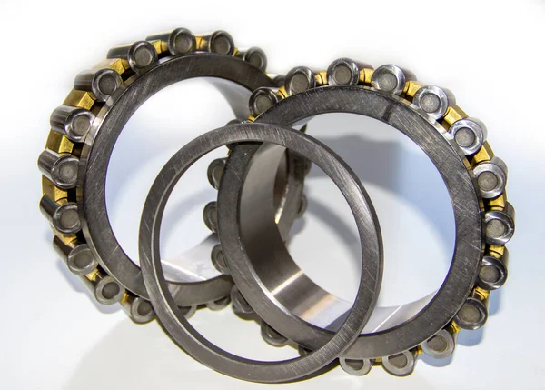 Bir uçak şaftı temizleyicisi ve seçici odaklı çift sıra konik paten taşıyan merkez ünitenin iki tekerlekli kafesi.