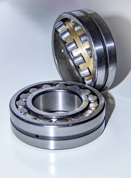 Seçici odaklı iki çift sıra küresel rulo rulo