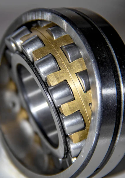 Seçici odaklı çift sıra küresel rulo yatakları