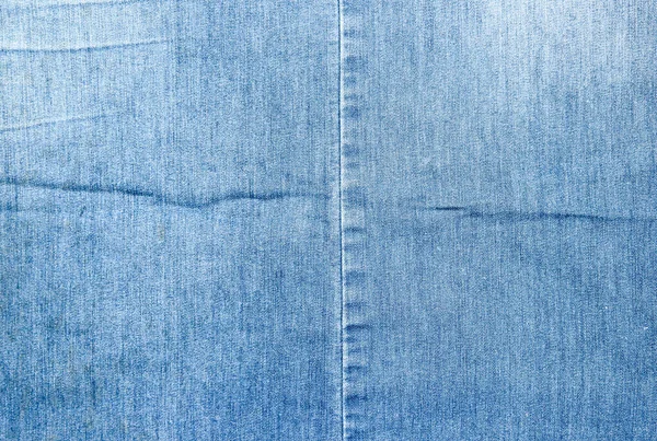Mavi kot kumaşın dokusu. İki parça kumaş birbirine dikilmiş.