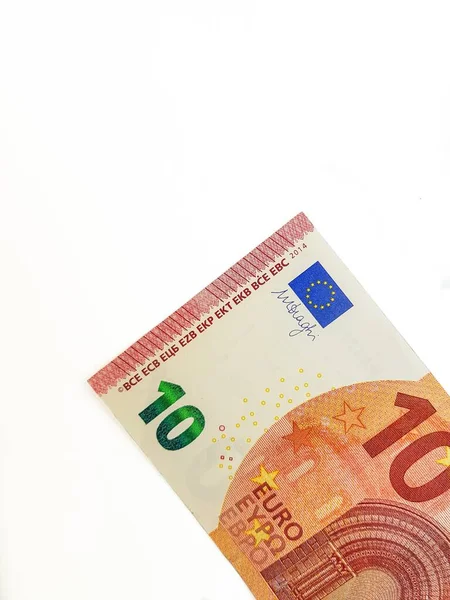 Billets en euros sur fond blanc. Papier monnaie. — Photo