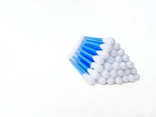 Ear sticks with blue plastic on a white background. Personal hygiene and self-care. Cosmetology and medicine. — Stock Photo, Image