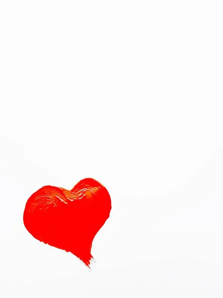 Κόκκινη καρδιά ζωγραφισμένη σε λευκό φόντο. Ευτυχισμένη ημέρα του Αγίου Βαλεντίνου. — Φωτογραφία Αρχείου