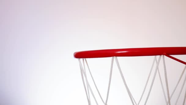 Une Belle Prise Vue Basket Sur Fond Blanc — Video