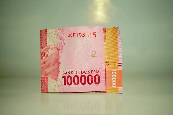 Rupiah Endonezya 'nın 100 bin nominal parası