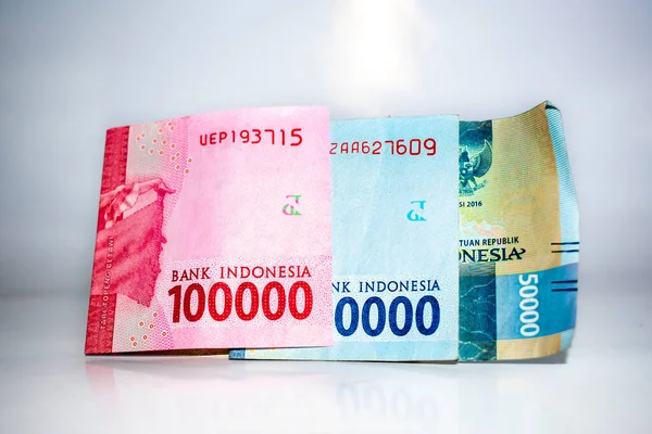 1000.000 Endonezya rupia banknotunun tasarımı.