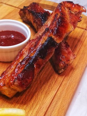 Jack Daniels soslu kaburgalar