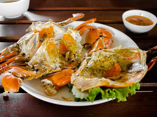 Zeevruchten Schotel Steamed Sea Crab Geserveerd Een Witte Plaat — Stockfoto