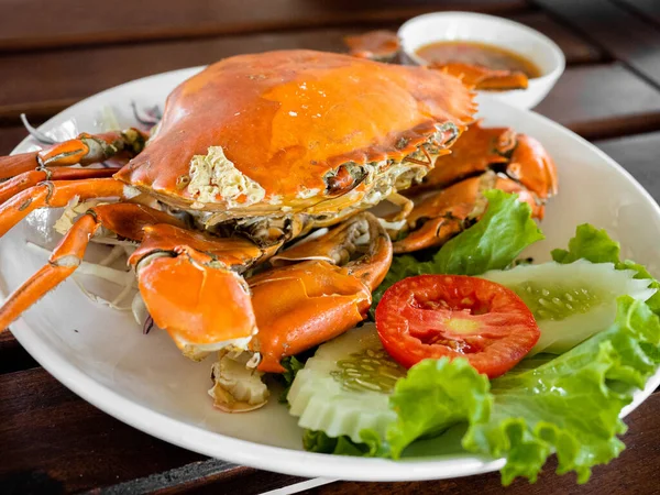 Zeevruchten Schotel Steamed Sea Crab Geserveerd Een Witte Plaat — Stockfoto