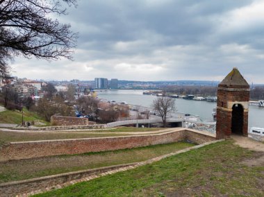 Belgrad Kalesi 'nden Sava nehri ve Belgrad kenti üzerindeki Kalemegdan manzarası.