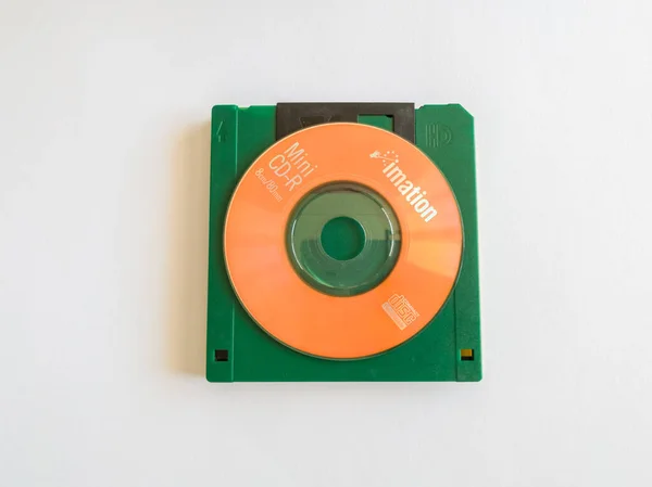 Mini Gestapeld Floppy Disks Objecten Geïsoleerd Een Witte Achtergrond Evolutie — Stockfoto