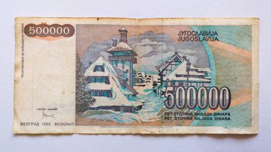 Kağıt banknot ya da para beyaz arka planda izole edilmiş. Ulusal para birimi, Monet ekonomisi, 500.000 Yugoslav dinarının tersi veya arkası.