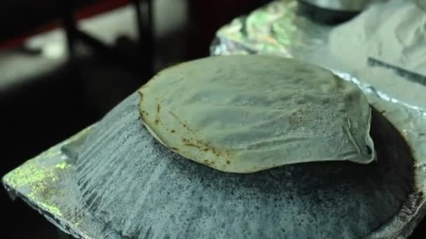 Kochen Bereitet Indisches Brot Rumali Roti — Stockvideo