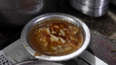 Nagar Delhi, Zakir 'deki ünlü Javed Nihar' da nihari garnitürü.